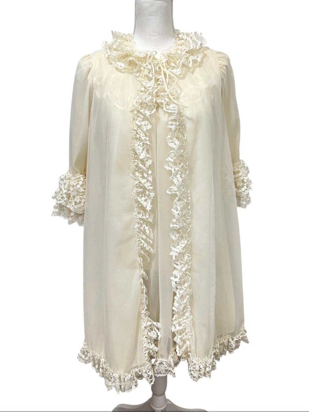 Vintage Peignoir Set - Lace Trim Cream Ruffled Collar Sleeves & Hem